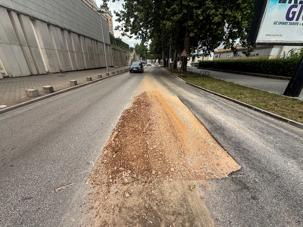 Rupe po Mostaru