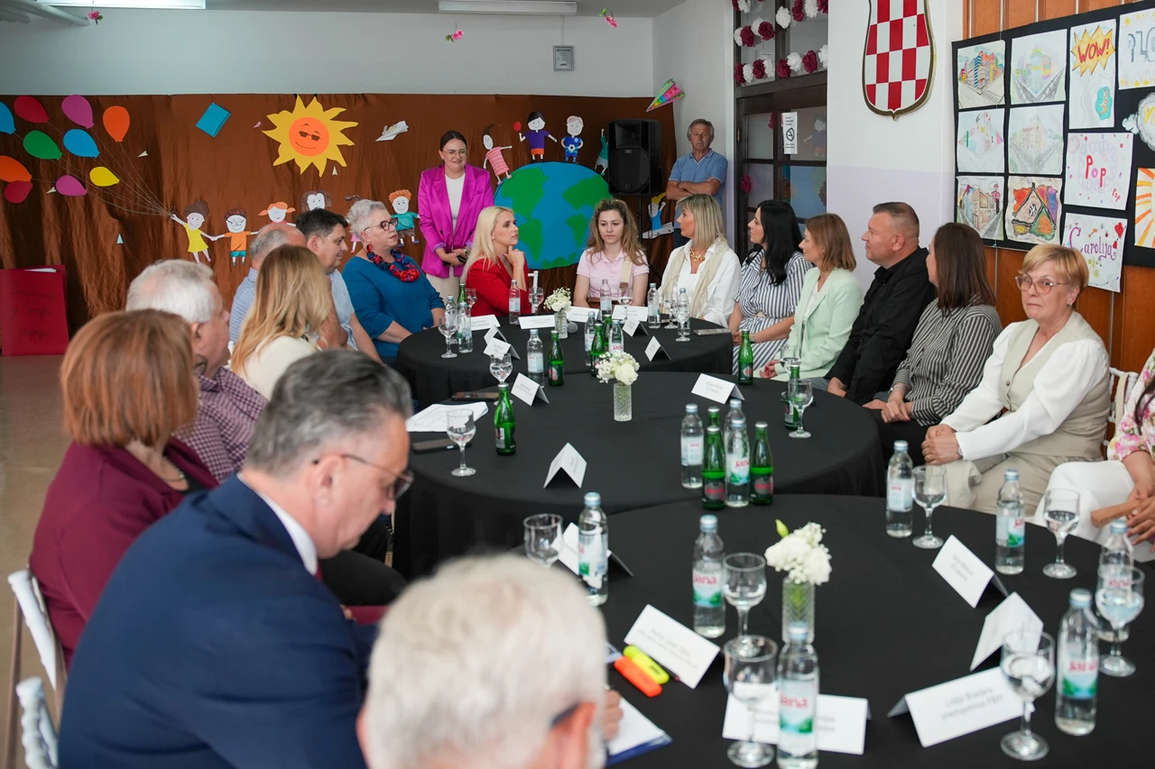Jesu li prigradske škole ostatak prošlosti ili velika budućnost