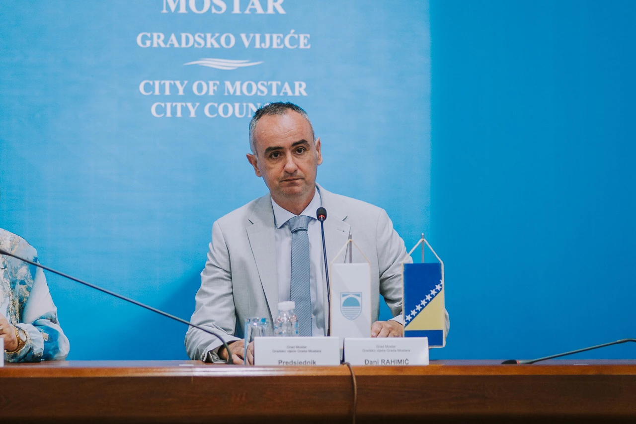 Cirkus i svađa u mostarskom Vijeću: Rahimić o Poslovniku protiv svih