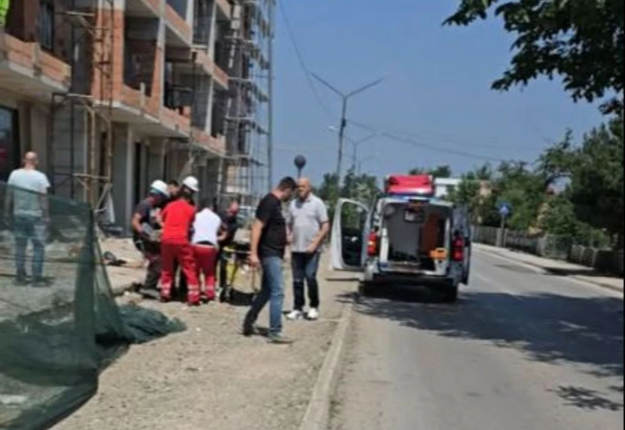 Radnik poginuo nakon pada sa skele u Živinicama