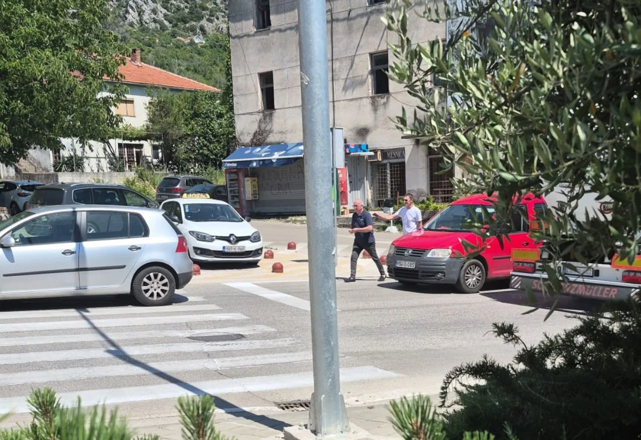 Sudar kod Hotela Bigeste, promet se odvija jednom trakom
