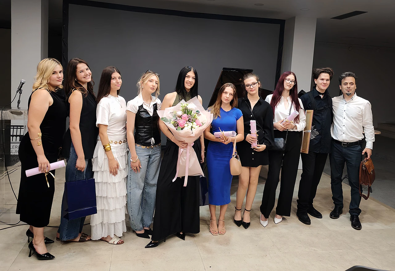 FOTO | Otvorena maturalna izložba učenika Srednje škole likovnih umjetnosti u Mostaru