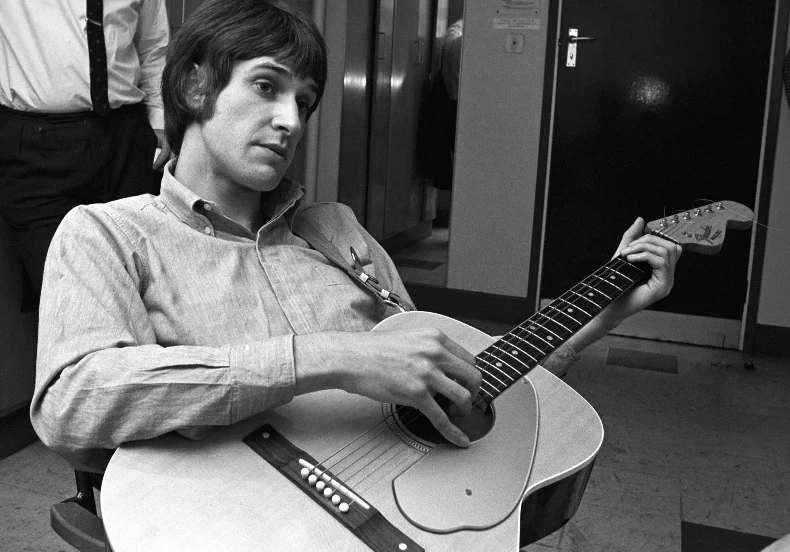Pjevač legendarnih The Kinksa čak tri puta letio u London i natrag radi jedne riječi