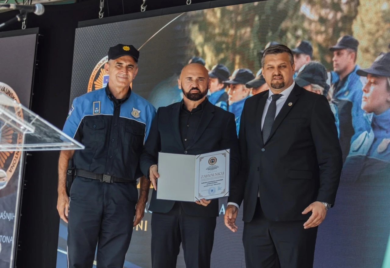 Ministru Rami Isaku uručeno priznanje