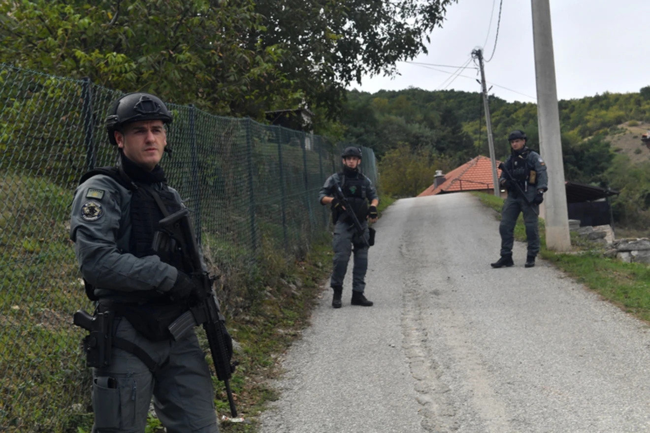 Petorici Srba određen pritvor zbog zločina koji je prethodio intervenciji NATO-a