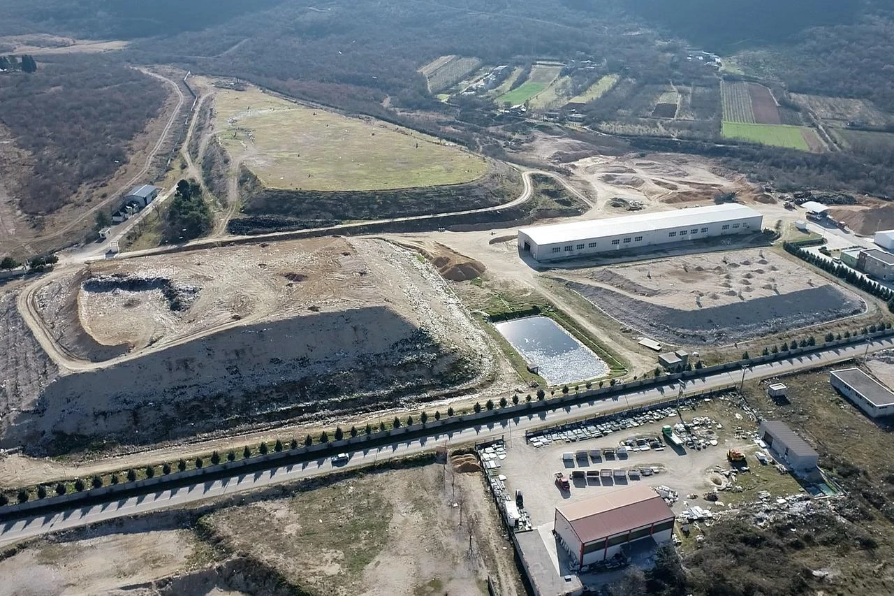 Gori Uborak dok se Mostar guši pod smećem