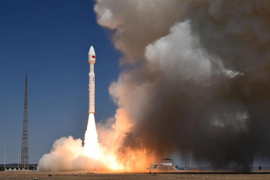 Kina lansirala raketu sa osam satelita