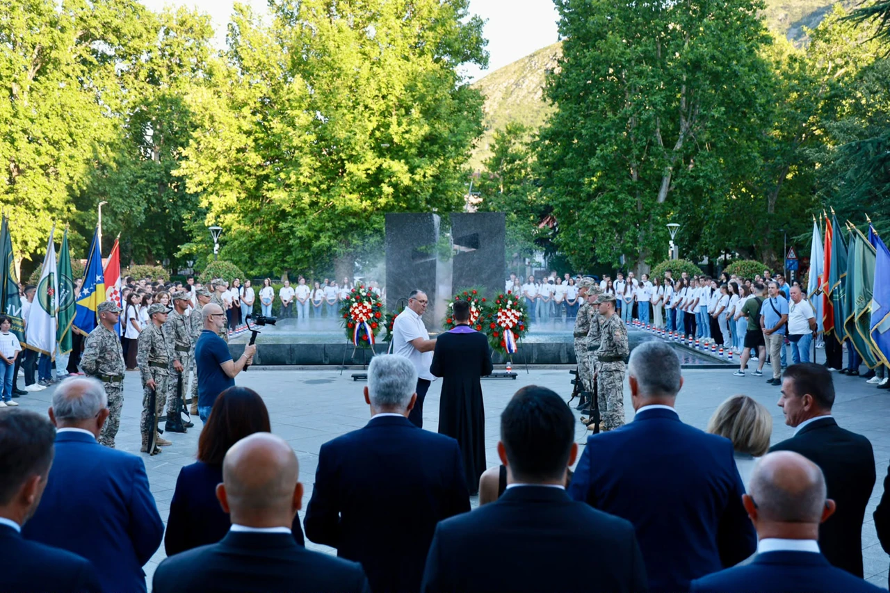 FOTO | Svečanim mimohodom i akademijom završen središnji program "Lipanjskih zora"