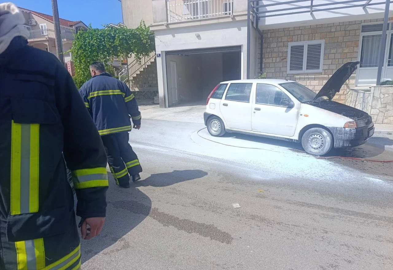 Gorio automobil u Neumu