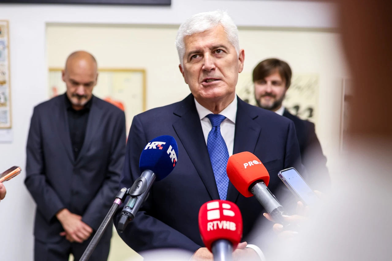 FOTO | Čović predstavio knjigu: ''Svi smo menadžeri svog života''