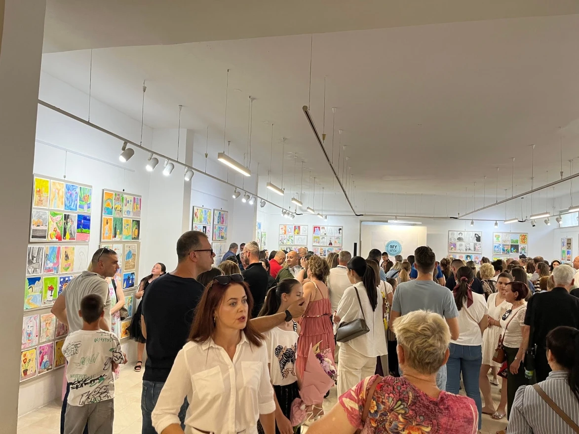 FOTO | U Mostaru održana izložba malih umjetnika i velikih majstorija