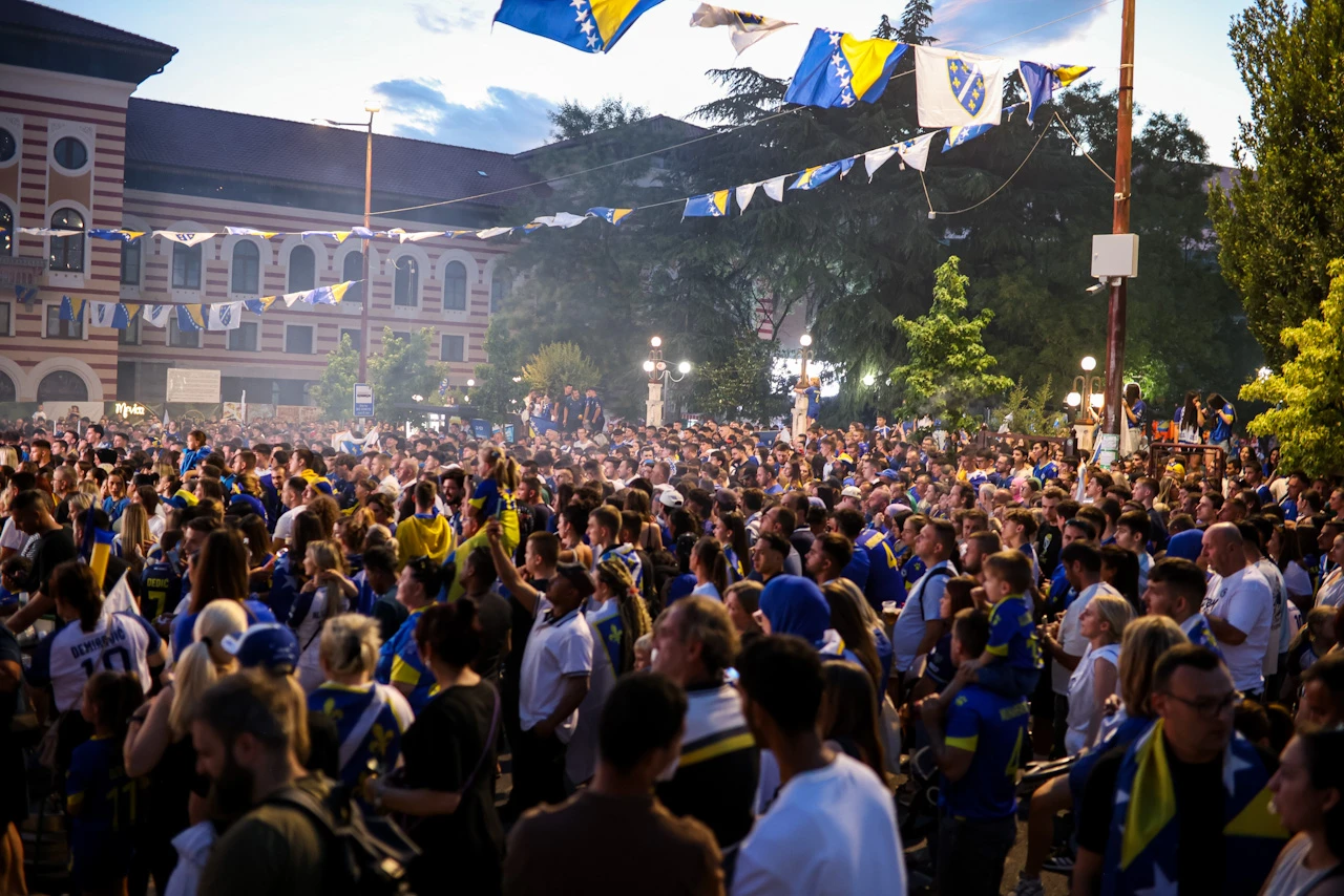 FOTO/VIDEO | Mostarci bodre Zmajeve