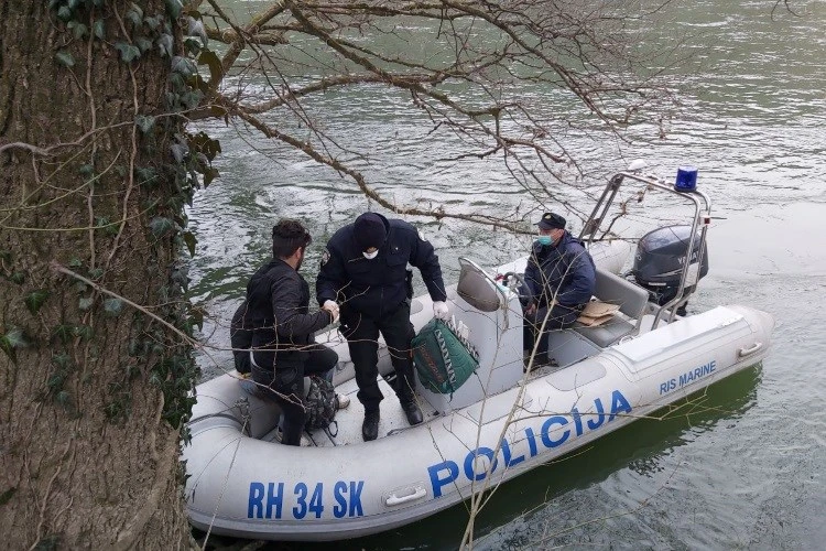 Državljanin BiH optužen za krijumčarenje migranata preko Une i smrt jedne osobe