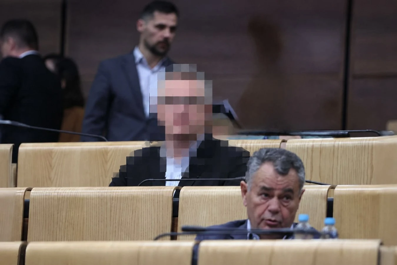 Pregledić tjednića na portalčiću: Treba li se pravdati javnosti?