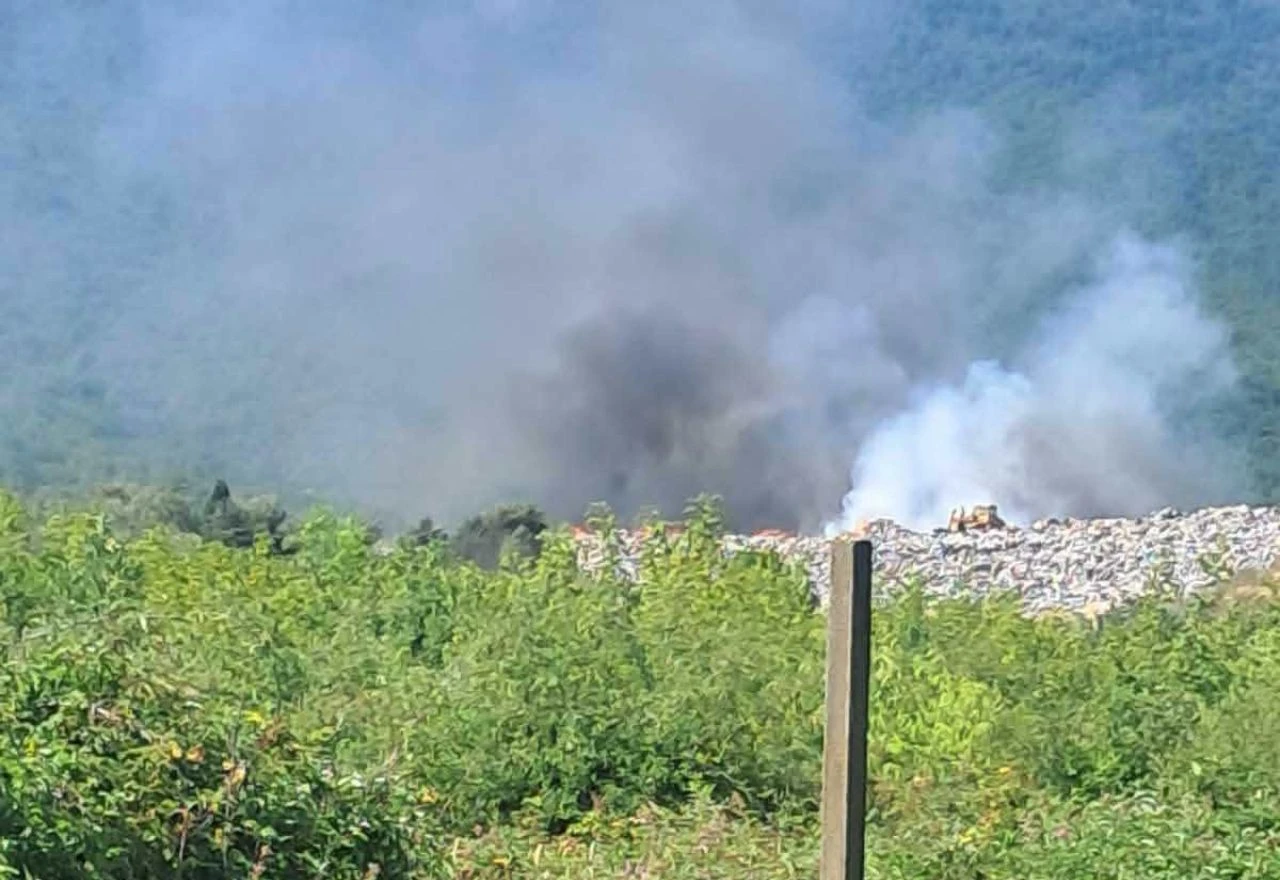 Opet gori mostarska deponija, smeće i dalje čeka
