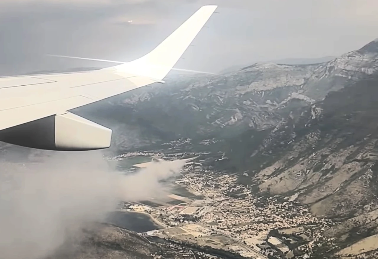FOTO/VIDEO | Ovako iz aviona izgleda požar na deponiji Uborak