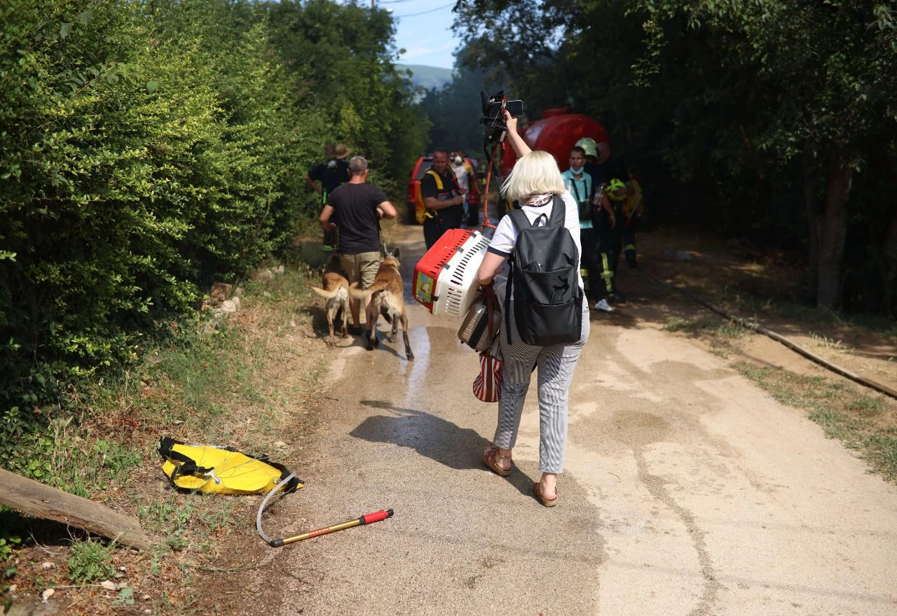 FOTO | Počela evakuacija stanovništva u blizini mostarske deponije