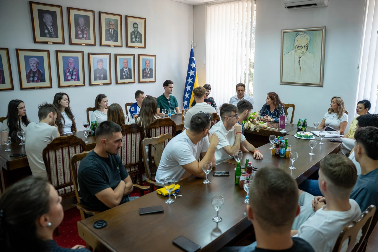 Rektorica nagradila studente koji stoje iza viralne podrške reprezentaciji BiH
