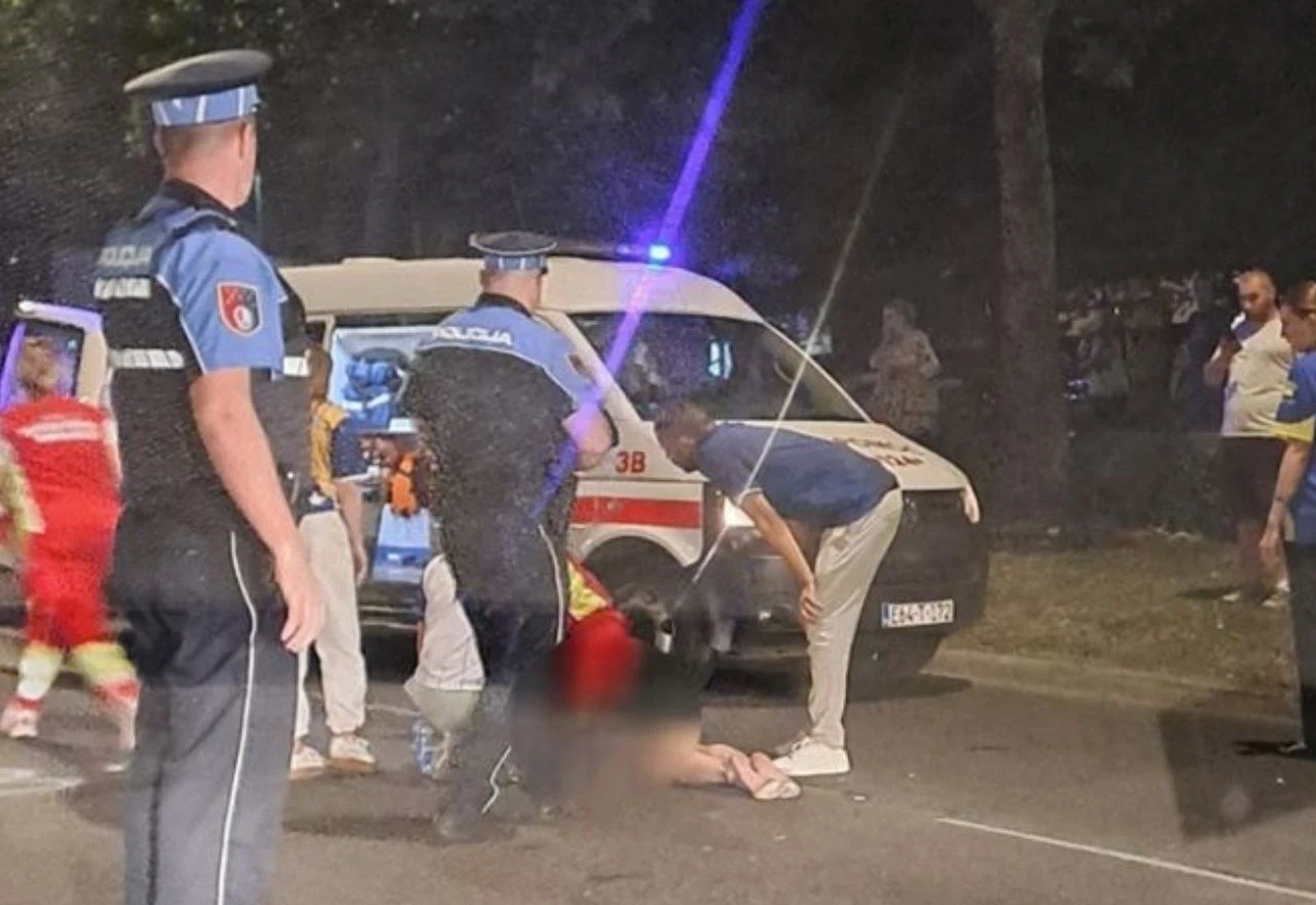 Tijekom proslave u Sarajevu pao s krova vozila, liječnici mu se bore za život