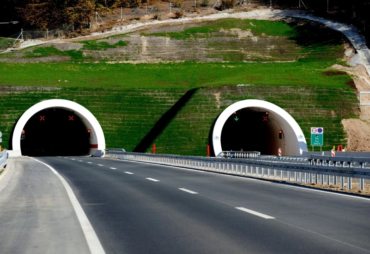 Prometna nesreća na autocesti, obustavljen promet u tunelu Gaj