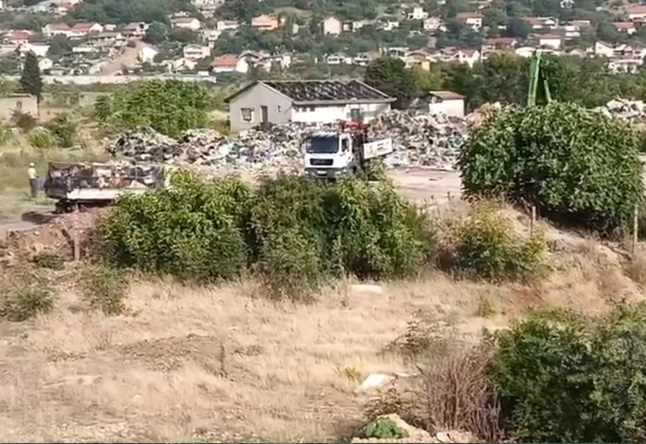 VIDEO | Počeo pretovar komunalnog otpada u Sjevernom logoru