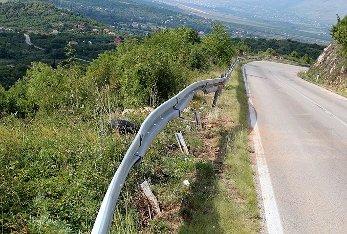 Dvije osobe ozlijeđene u nesreći na cesti Buna - Stolac