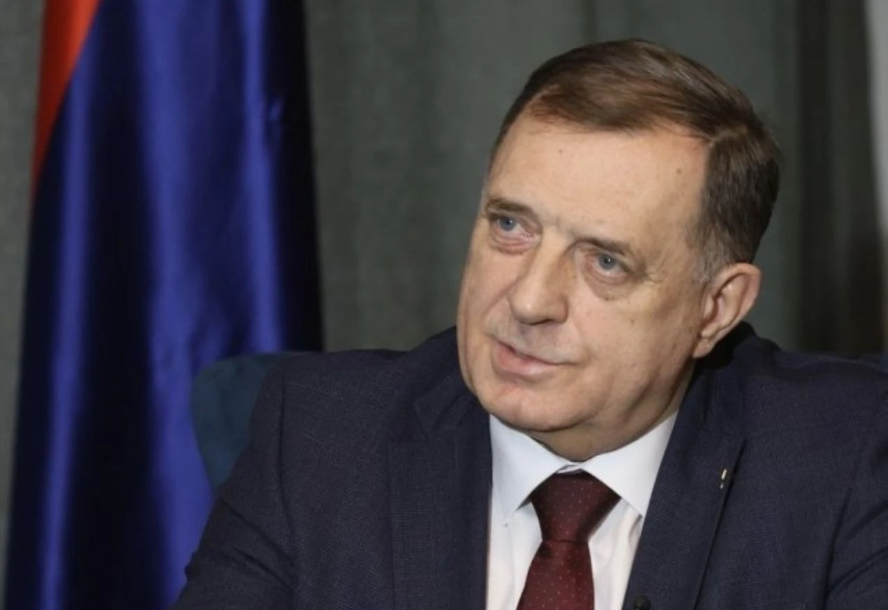 Dodik o paljenju zastava: ''Počiniteljima zabraniti ulazak u Republiku Srpsku''