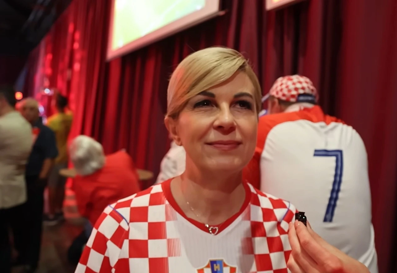 Kolinda Grabar-Kitarović pjevala i plesala s hrvatskim navijačima