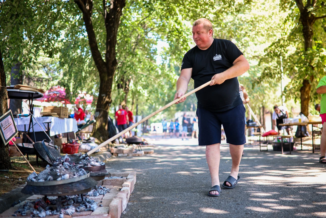FOTO: Kada vatra ne smeta: Al' se na Buni dobro jelo, baš