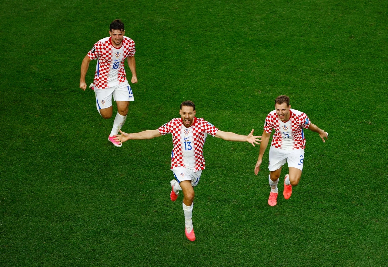 Vatreni prošli skupinu, Vlašić u drami donio tri boda