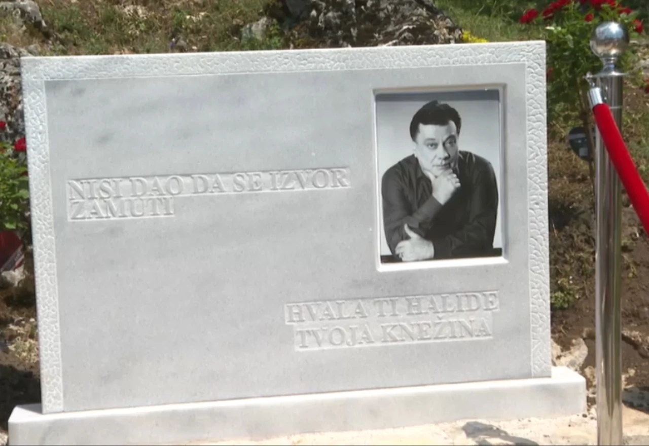 VIDEO | Otvoreno spomen-obilježje posvećeno Halidu Bešliću