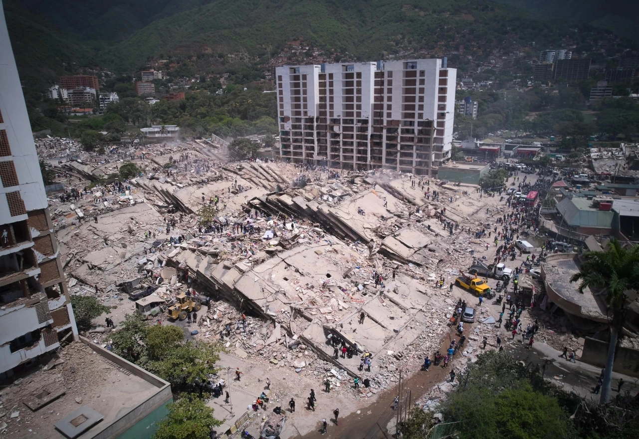Otac i sin spašeni nakon četiri dana ispod ruševina u Venezueli