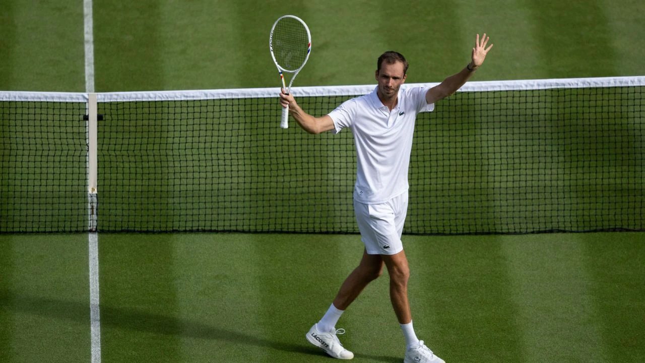 Medvedev eliminirao Čilića, Prižmić u drugom kolu
