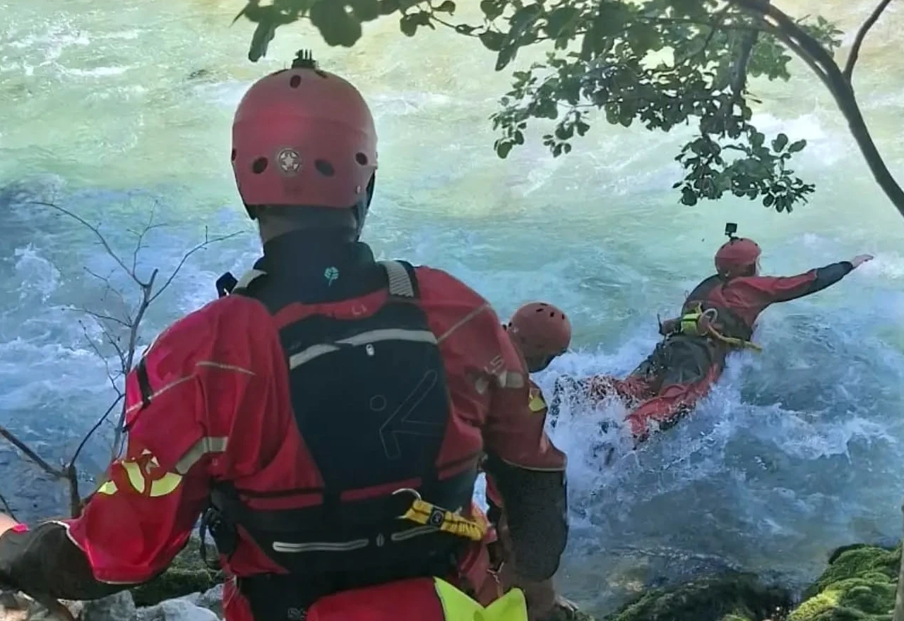 VIDEO ˇHGSS Mostar vježbao spašavanje na brzim vodama