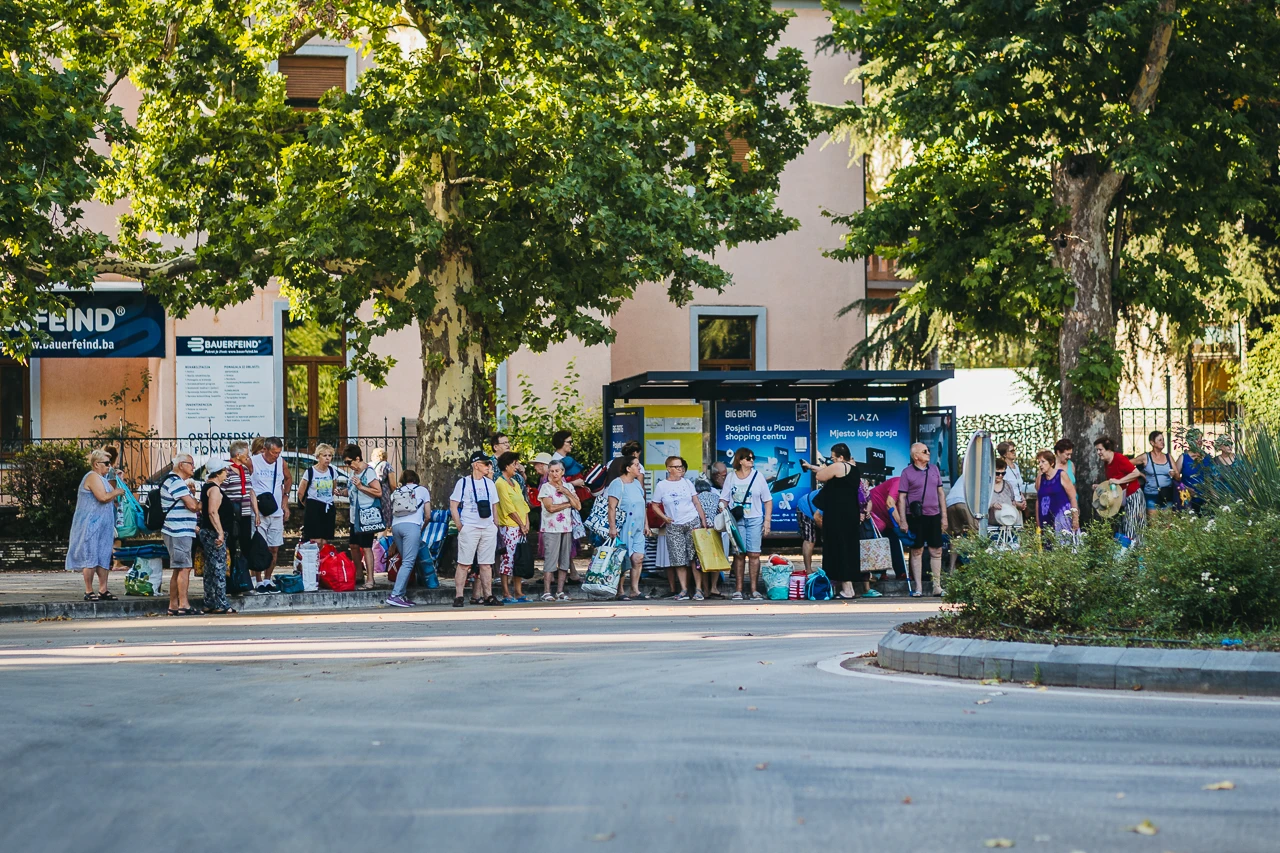 Luksuz za 20 KM: Bez udruga mostarski umirovljenici more ne bi vidjeli