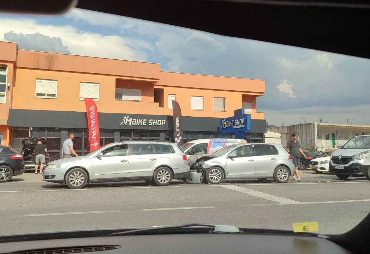 Sudar dva vozila na Bišću Polju