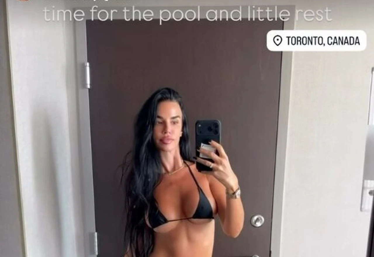 Mini bikini i bujne obline u prvom planu: Ivana Knoll pokazala kako uživa u vrućem Torontu