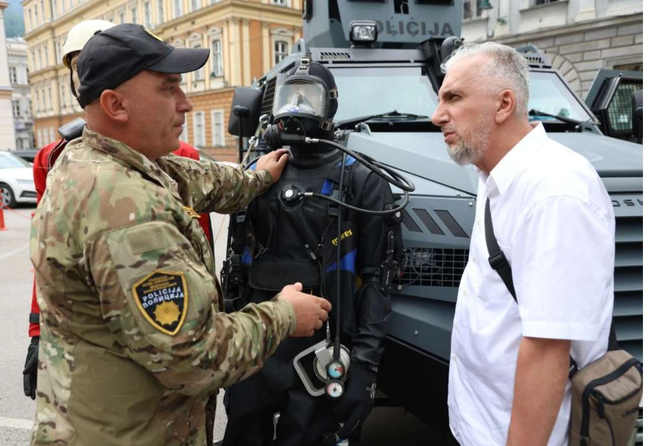 Nikšić poručio policiji: Ulaganje u vas ulaganje je u sigurniju budućnost FBiH