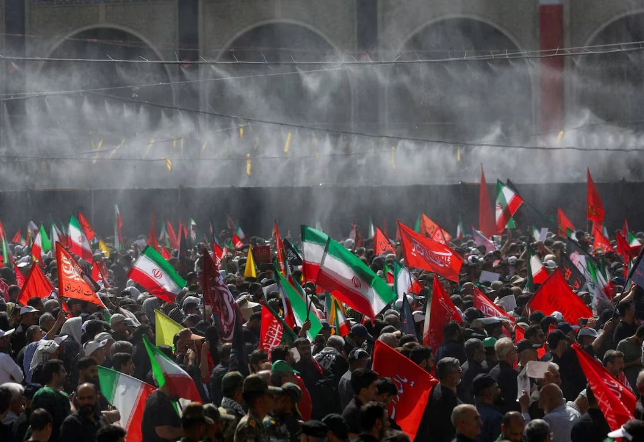 Tisuće Iranaca na ispraćaju Khameneija: "Ubit ćemo onoga koji je ubio našeg imama"