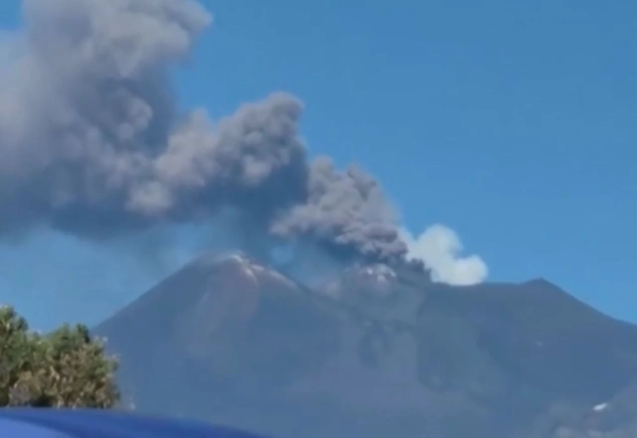Erupcija Etne poremetila zračni promet na Siciliji