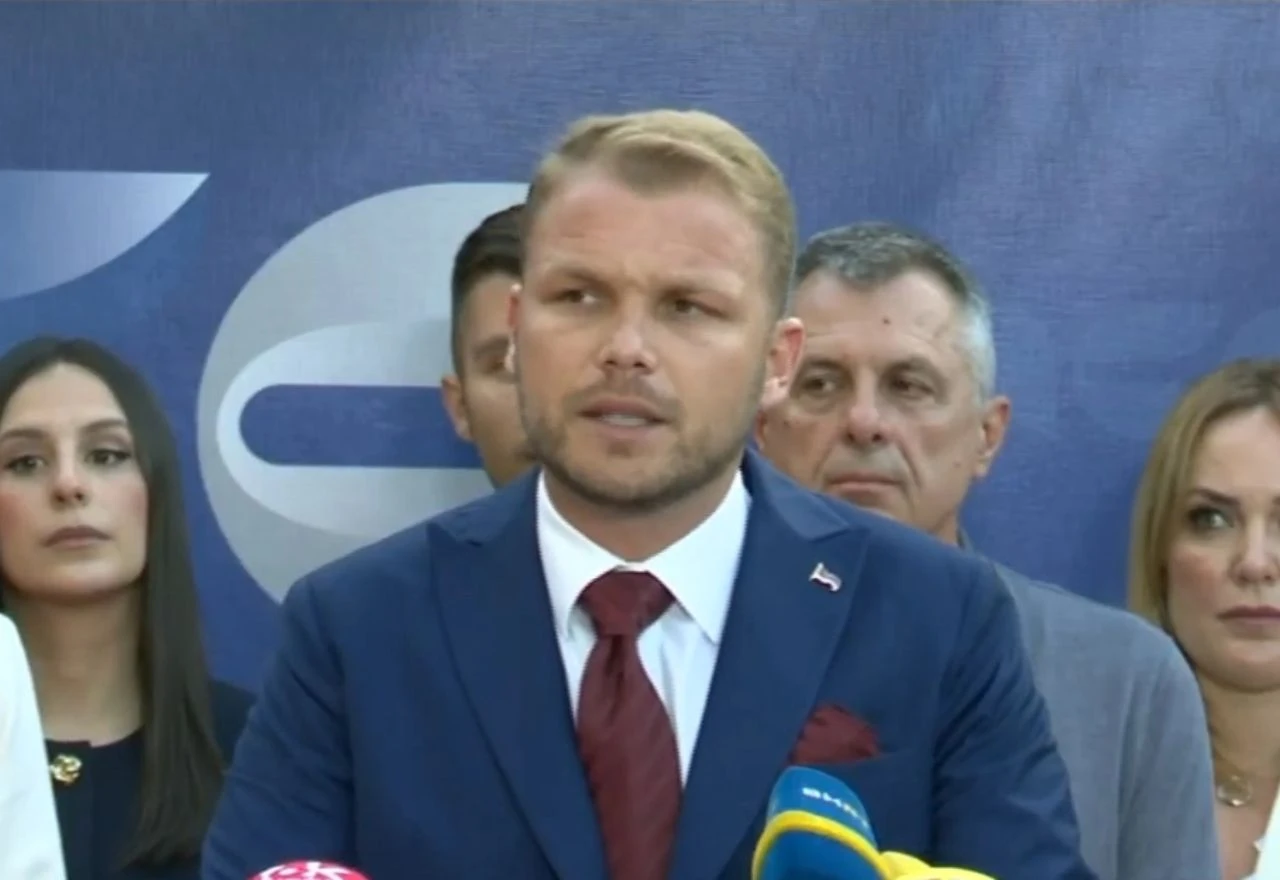 VIDEO | Stanivuković odustao od kandidature, podržao Blanušu i Božovića