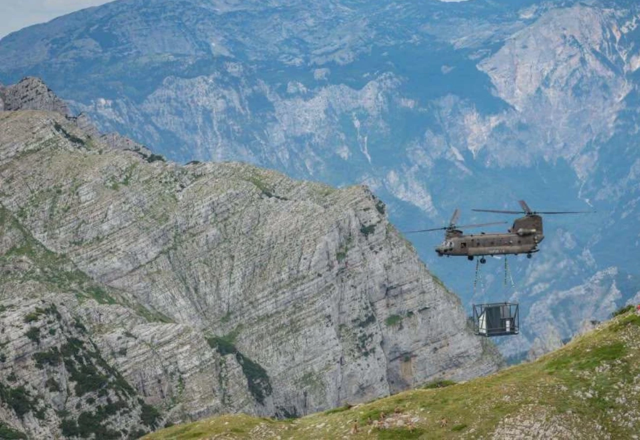 Helikopter EUFOR-a prevozi bivak na Prenj