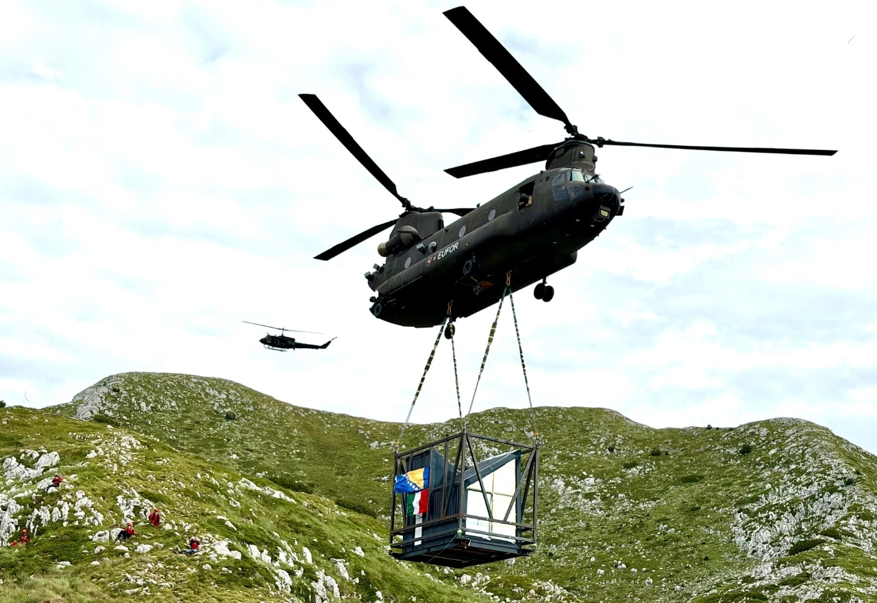 Helikopter EUFOR-a prevozi bivak na Prenj
