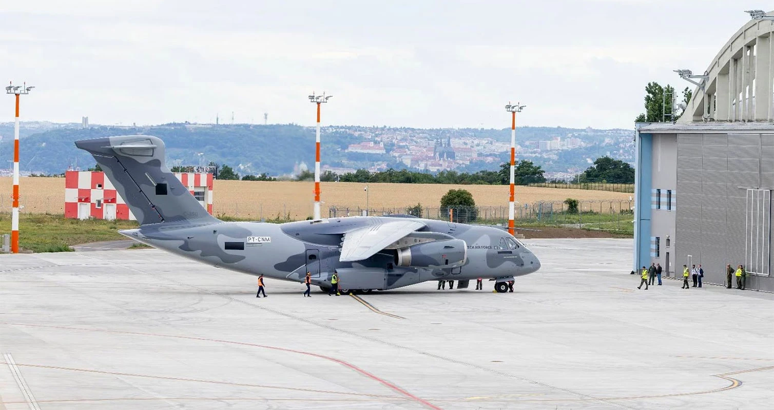 Zamjena za stare transportne avione: Češka preuzela prvi C-390 Millennium