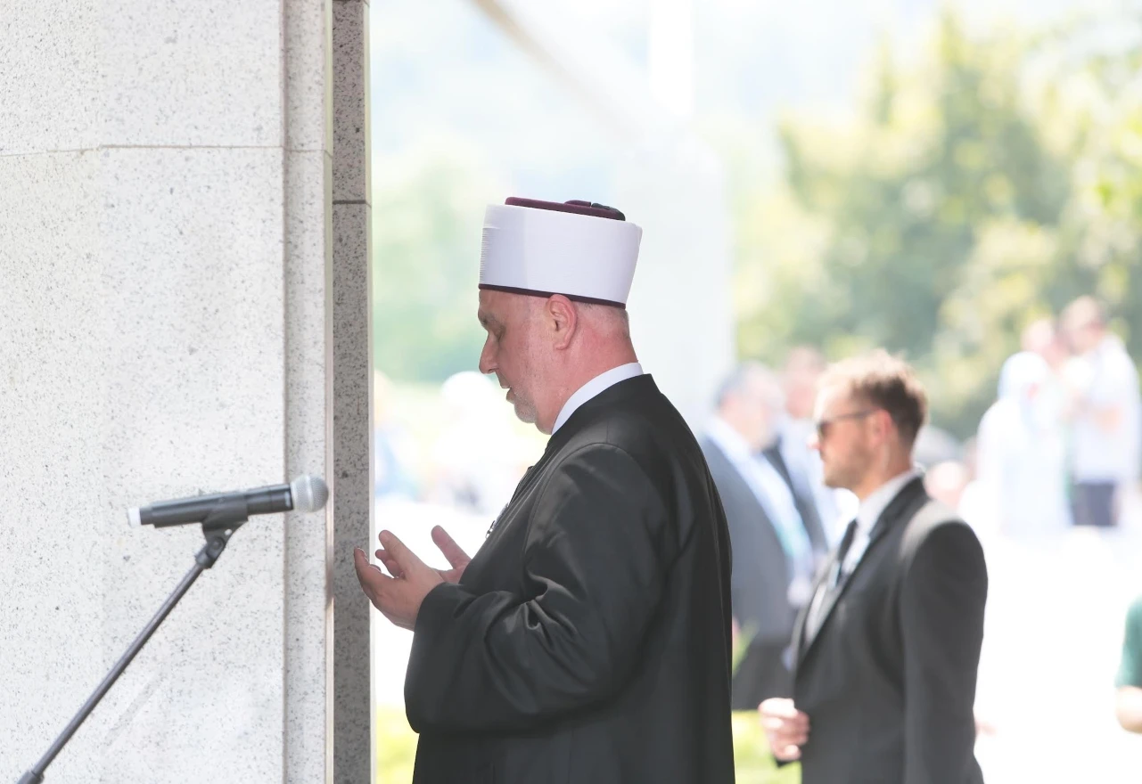 Reisu-l-ulema Kavazović o Srebrenici: Nikada iz mog pamćenja neće iščeznuti stravična lica preživjelih