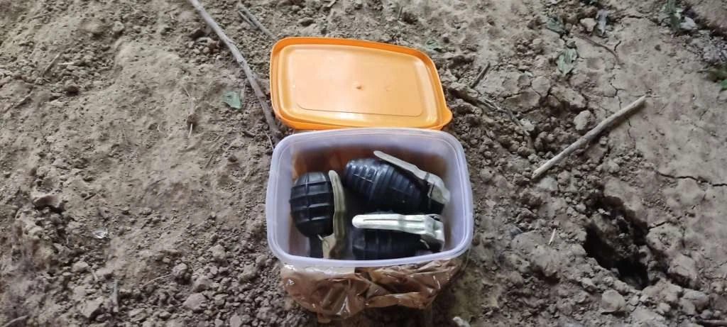 Djeca se igrala ispod mostića i pronašla tri ručne bombe u kutiji