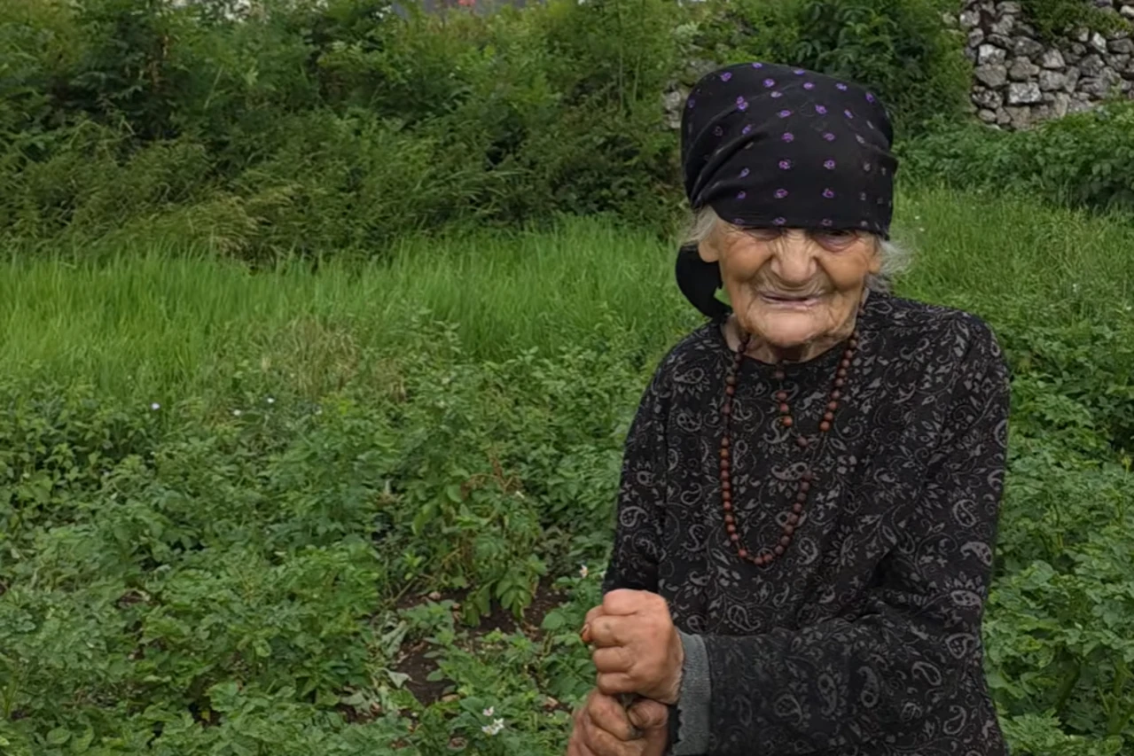 Baka Matija ima 95 godina: Svaki dan moli i radi, a u dom neće "ni za živu glavu"