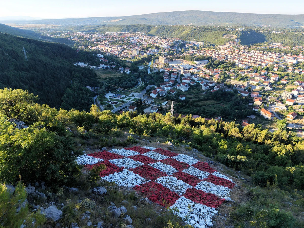 Završeni radovi na uređenju hrvatskog grba u Širokom Brijegu