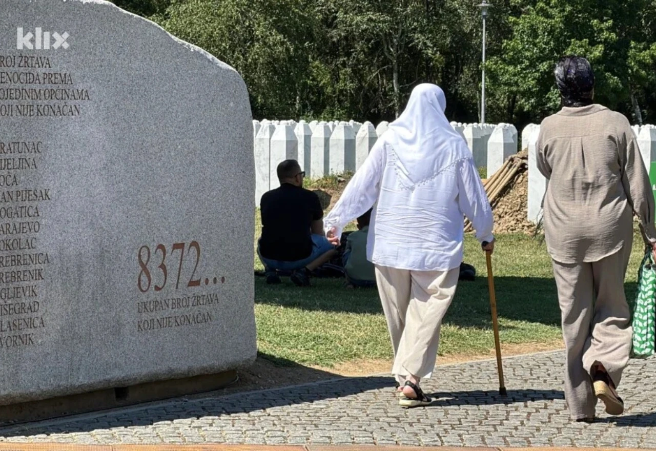 Građani pristižu u Potočare uoči 31. godišnjice genocida u Srebrenici