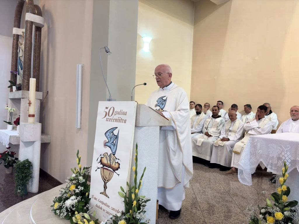 Mons. Marko Tomić u Prozoru proslavio zlatnu misu i obilježio pola stoljeća misništva
